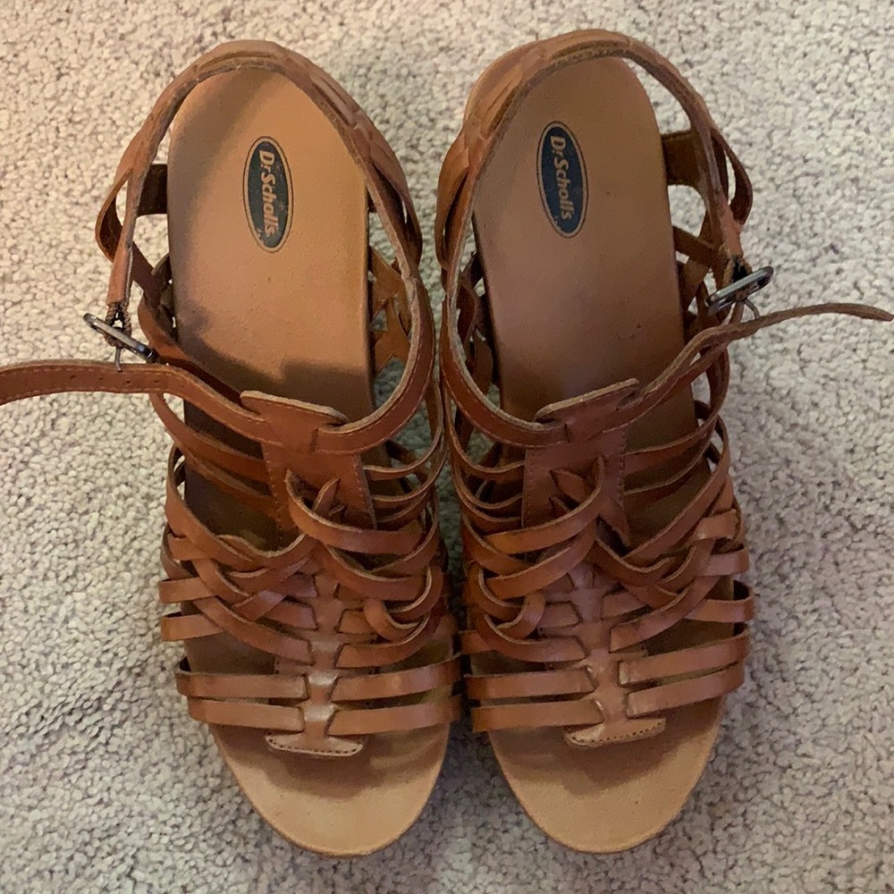 Dr. Scholl’s wedges. Women’s size 8.5. Very comfortable.